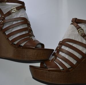 GUESS Dezzie wedges!
